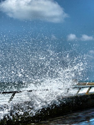 Wave on Tel Aviv boardwalk