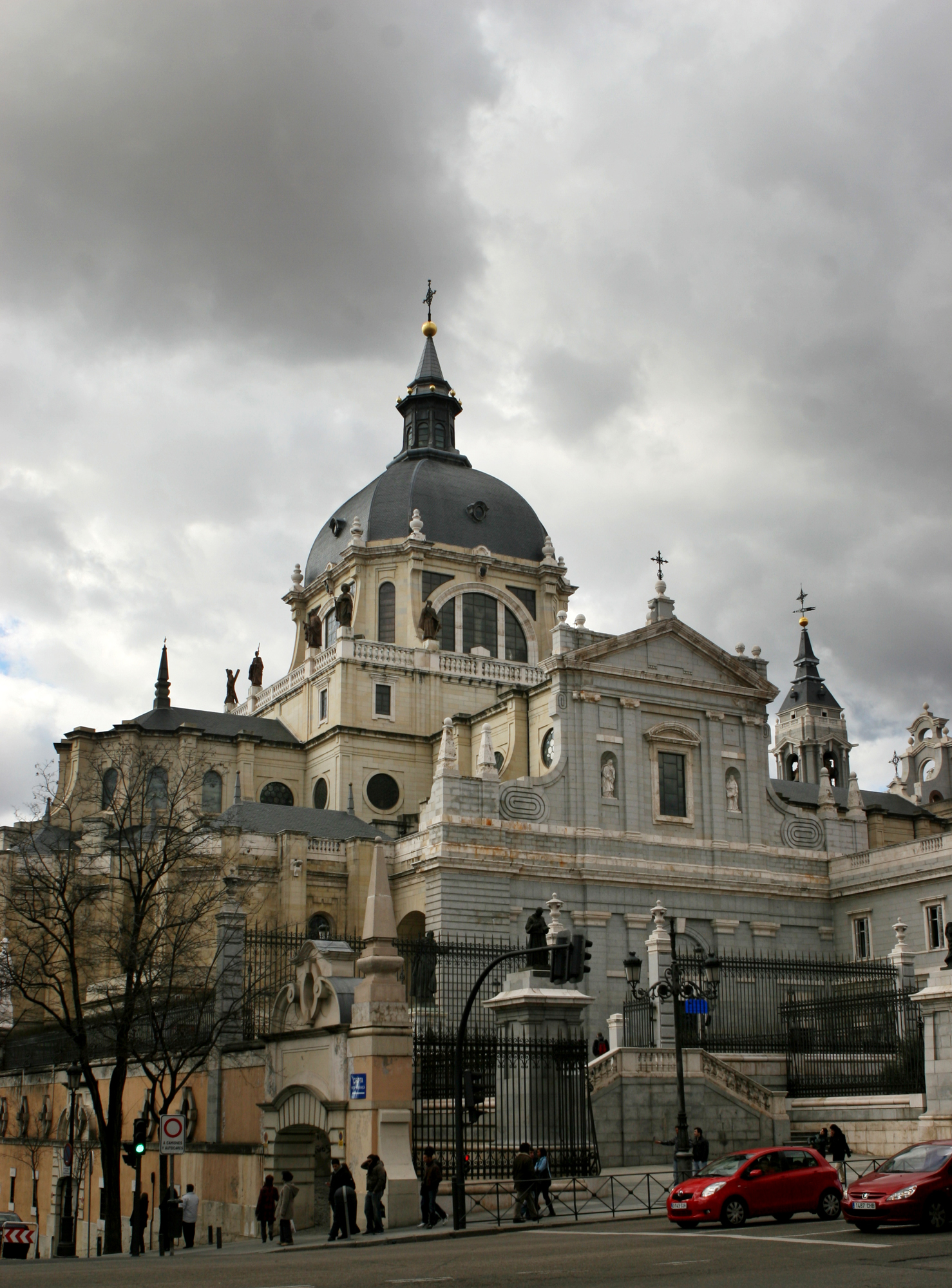 Back to Almudena Cathedral