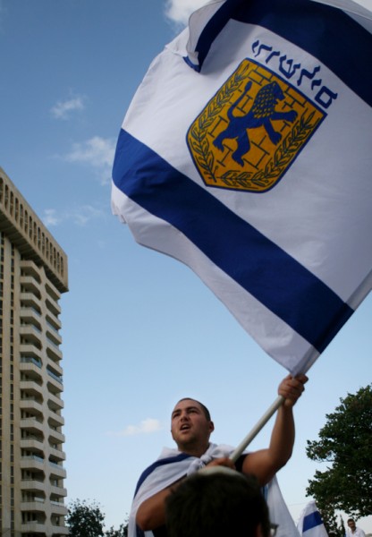Young Israeli waves Jerusalem flag on Yom Yerushalayim